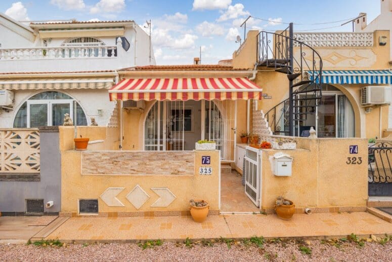 1 sovrum Semi-fristående Villa till salu i Torrevieja - 89 969 € (Ref: 9376483)