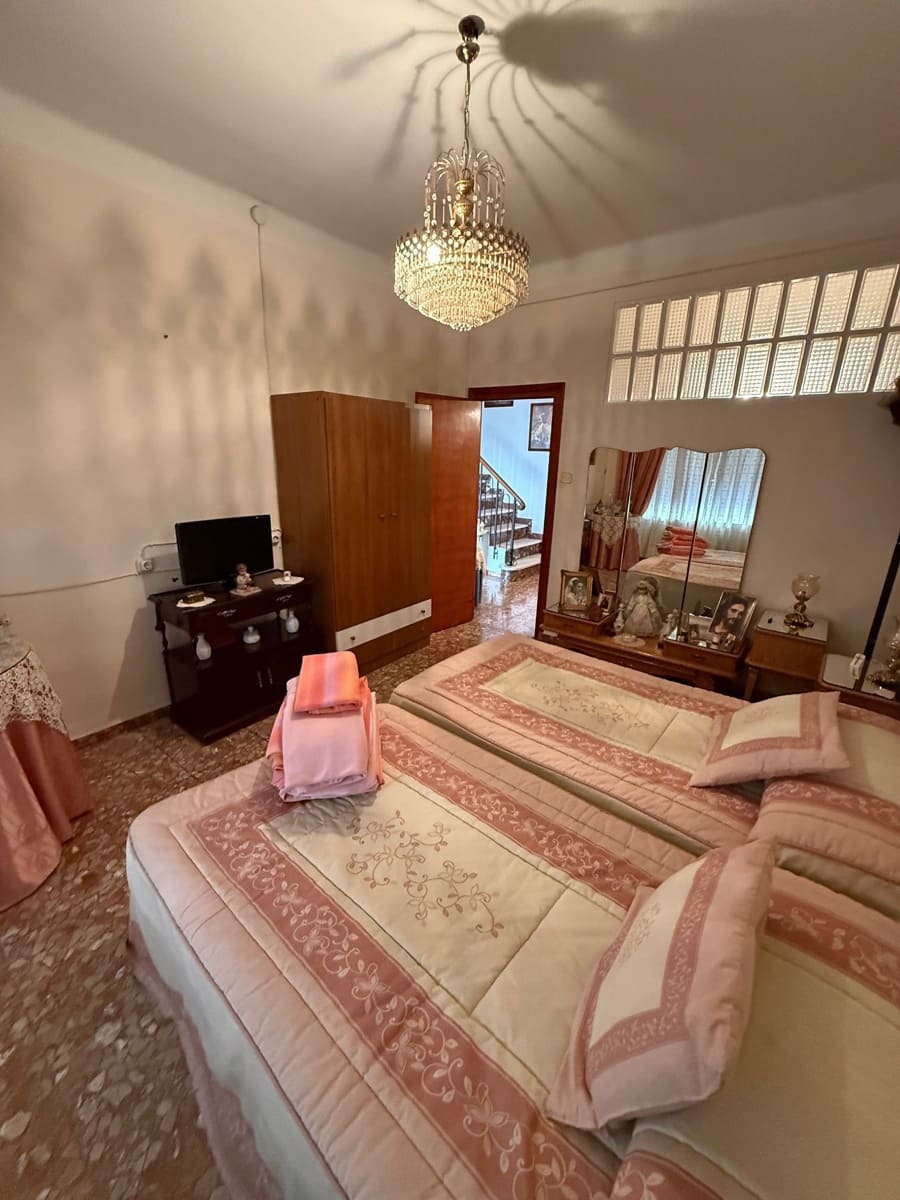 9 soveværelse Villa til salg i Antequera - € 299.000 (Ref: 9036334)