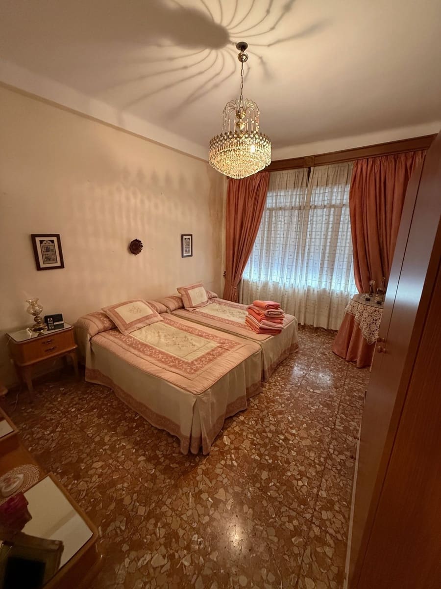 9 soveværelse Villa til salg i Antequera - € 299.000 (Ref: 9036334)