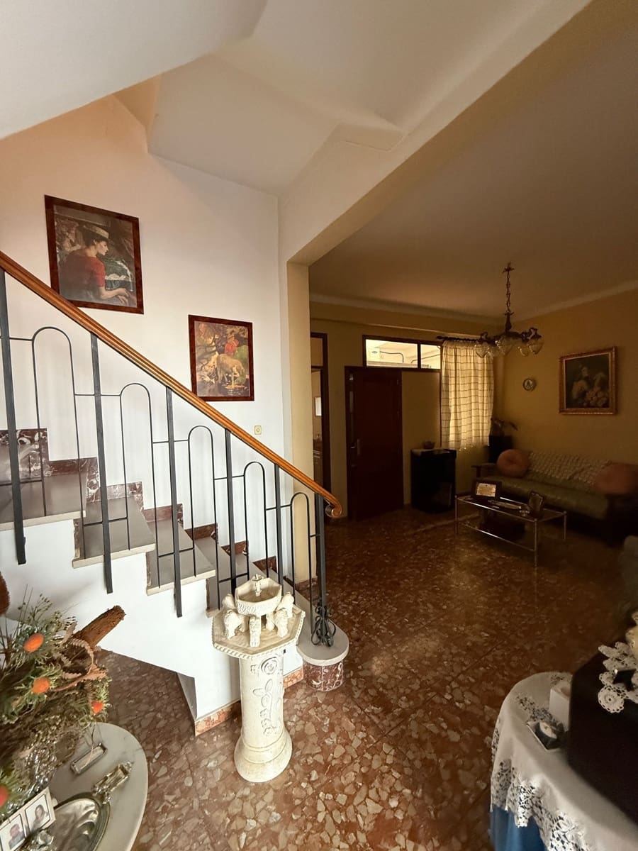 9 soveværelse Villa til salg i Antequera - € 299.000 (Ref: 9036334)