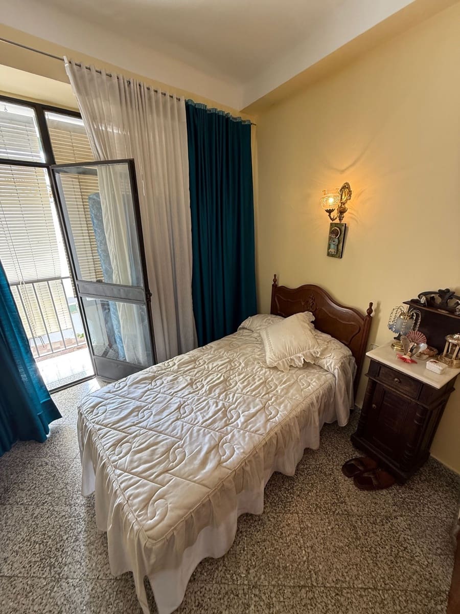 9 soveværelse Villa til salg i Antequera - € 299.000 (Ref: 9036334)