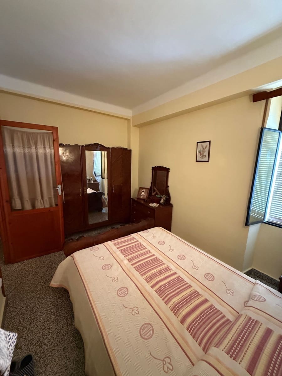 9 soveværelse Villa til salg i Antequera - € 299.000 (Ref: 9036334)