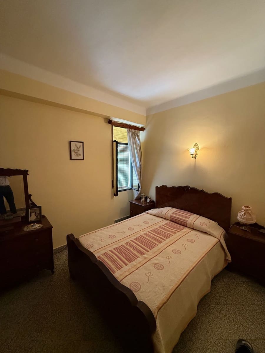 9 soveværelse Villa til salg i Antequera - € 299.000 (Ref: 9036334)