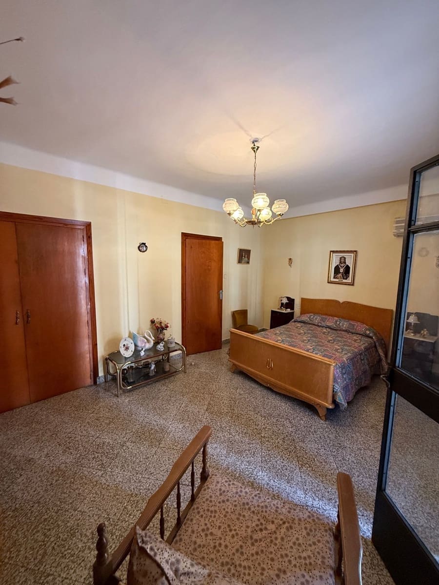 9 soveværelse Villa til salg i Antequera - € 299.000 (Ref: 9036334)