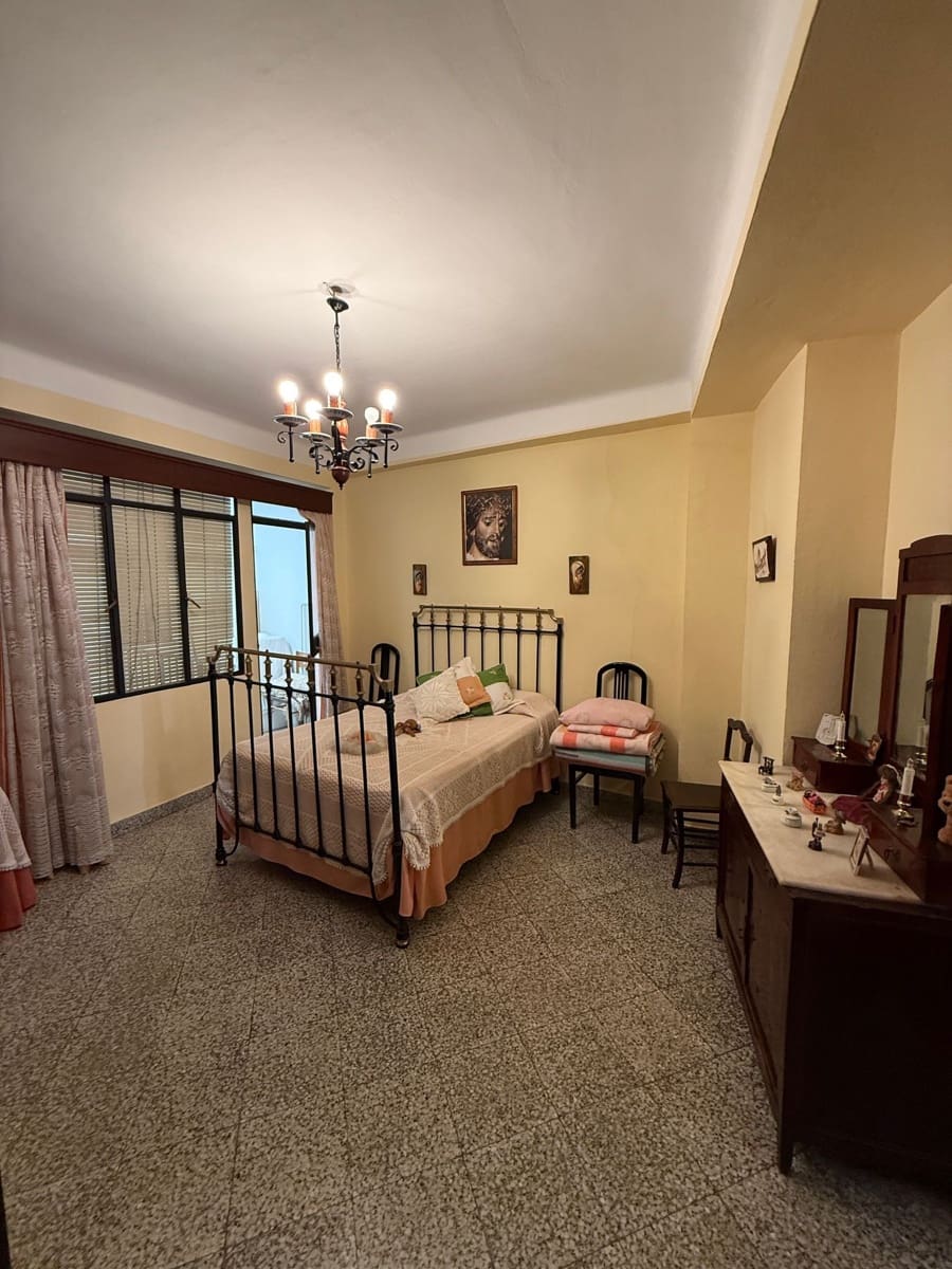 9 soveværelse Villa til salg i Antequera - € 299.000 (Ref: 9036334)