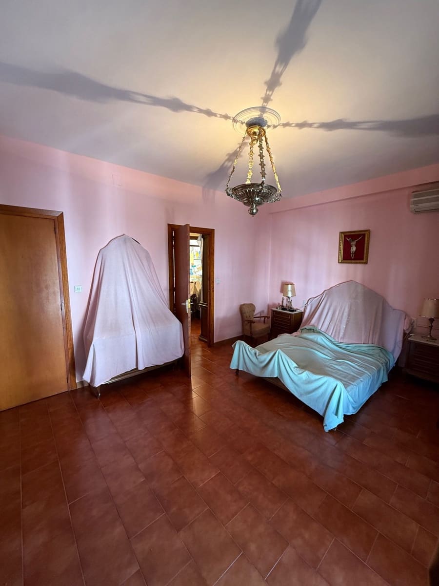 9 soveværelse Villa til salg i Antequera - € 299.000 (Ref: 9036334)