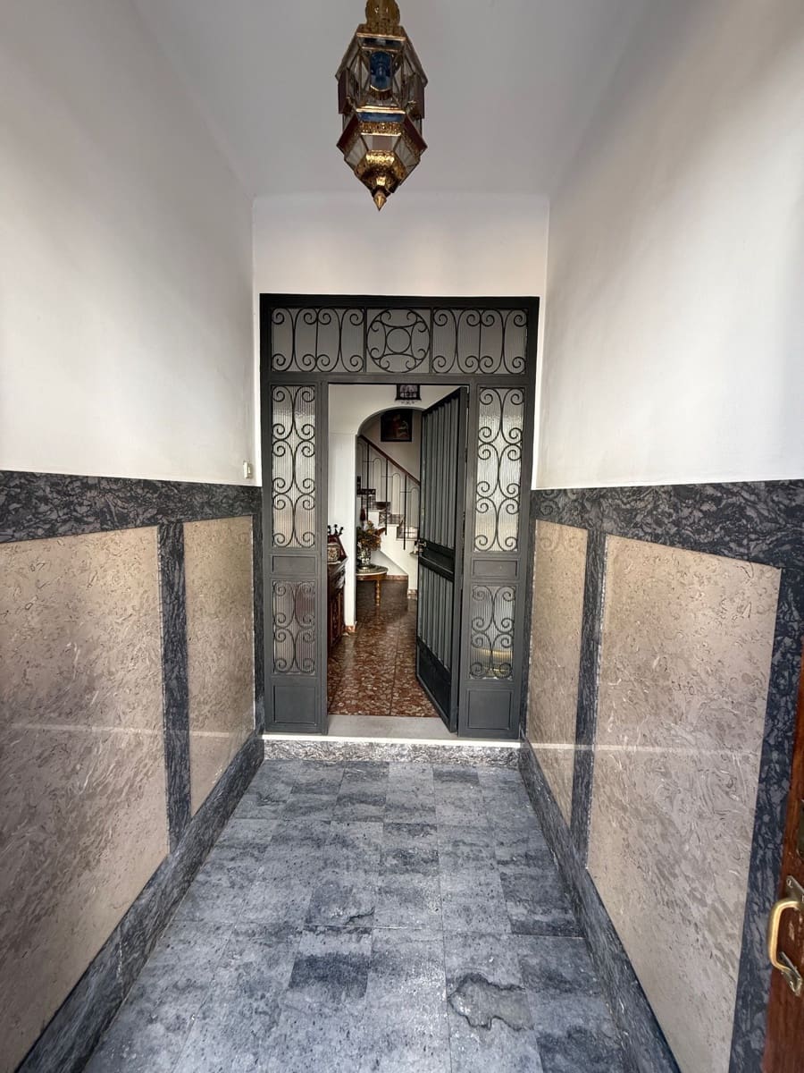 9 soveværelse Villa til salg i Antequera - € 299.000 (Ref: 9036334)