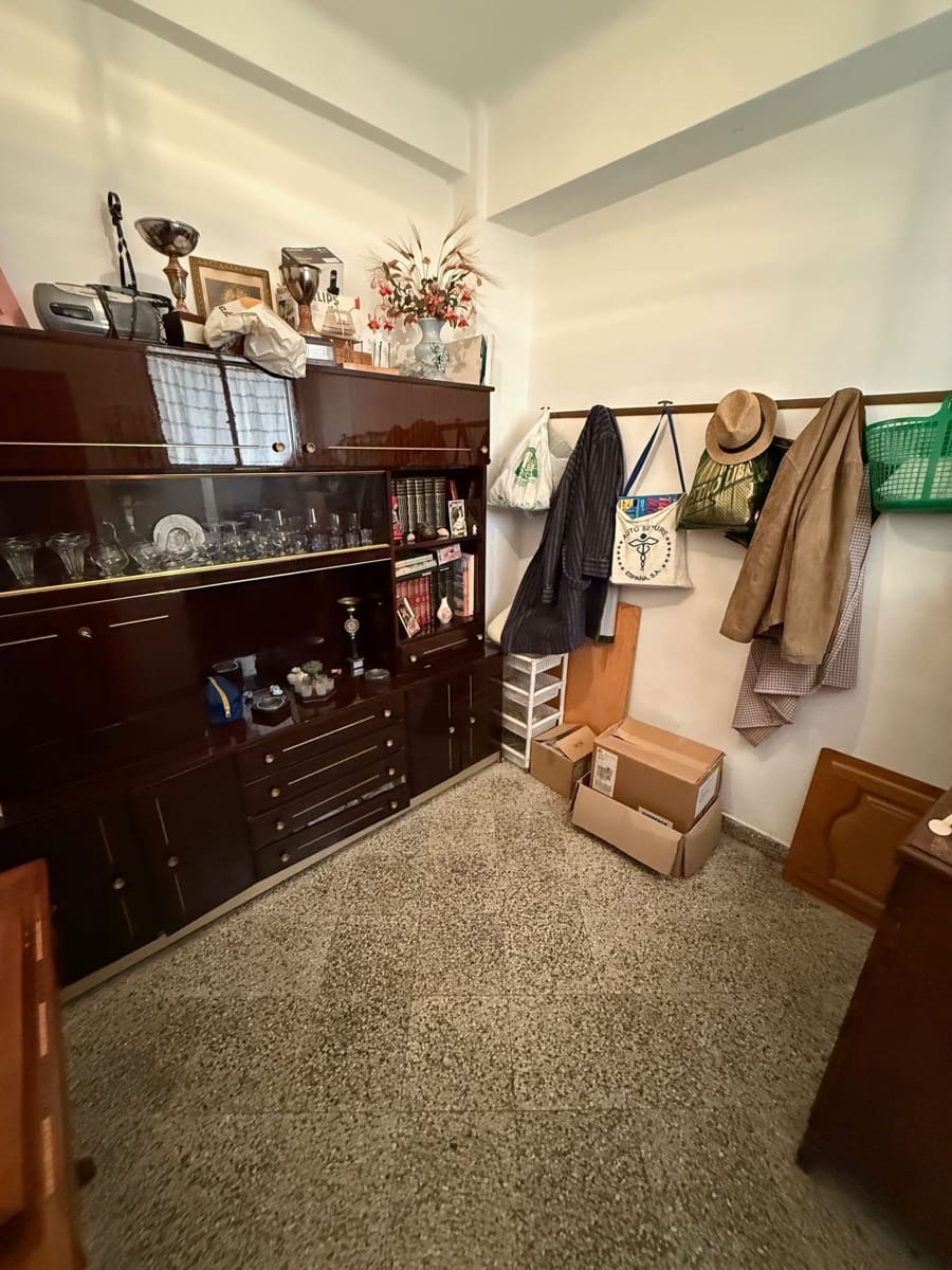 9 soveværelse Villa til salg i Antequera - € 299.000 (Ref: 9036334)