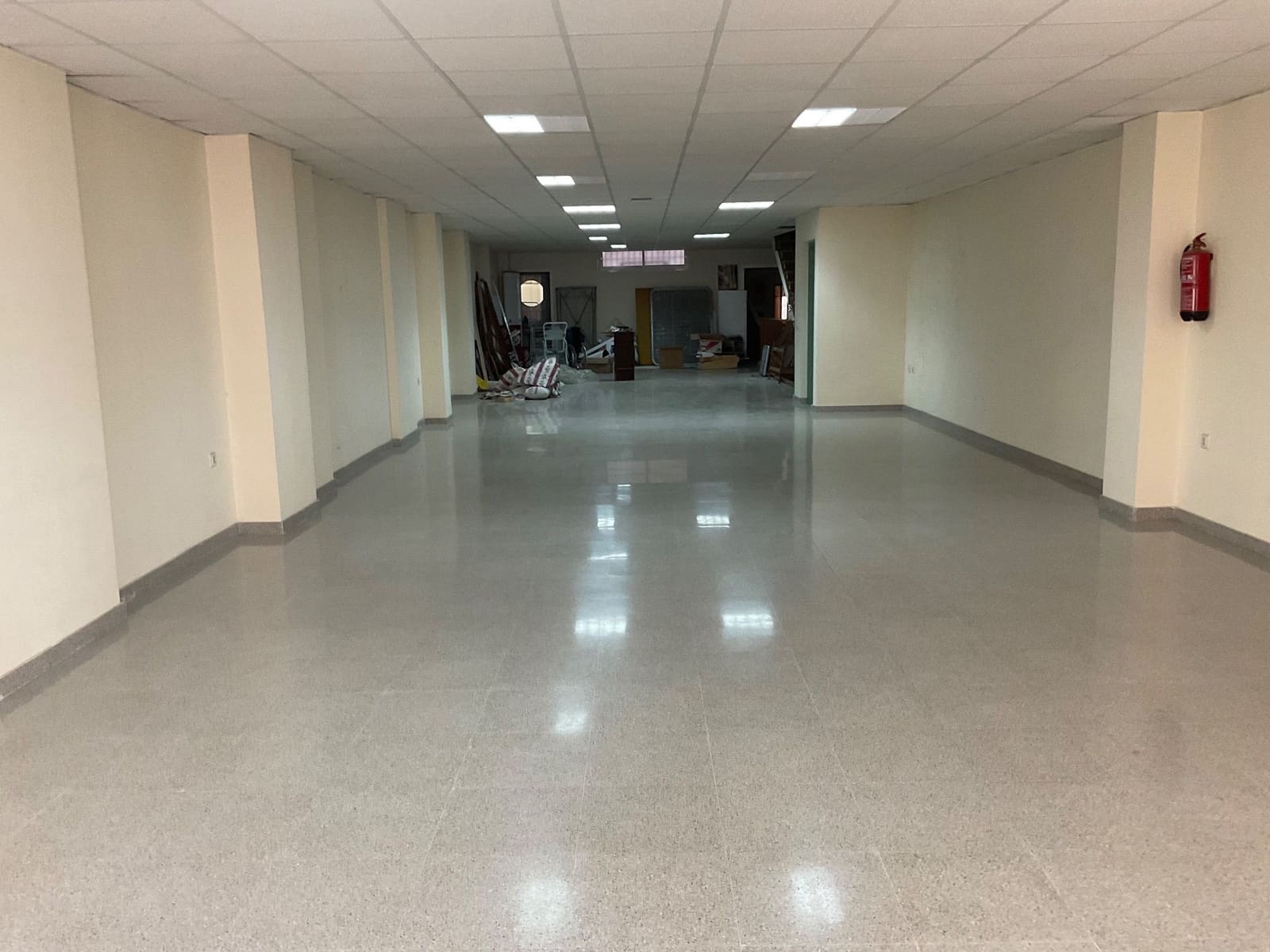 Ufficio da affittare in Antequera - 1.400 € (Rif: 9036337)