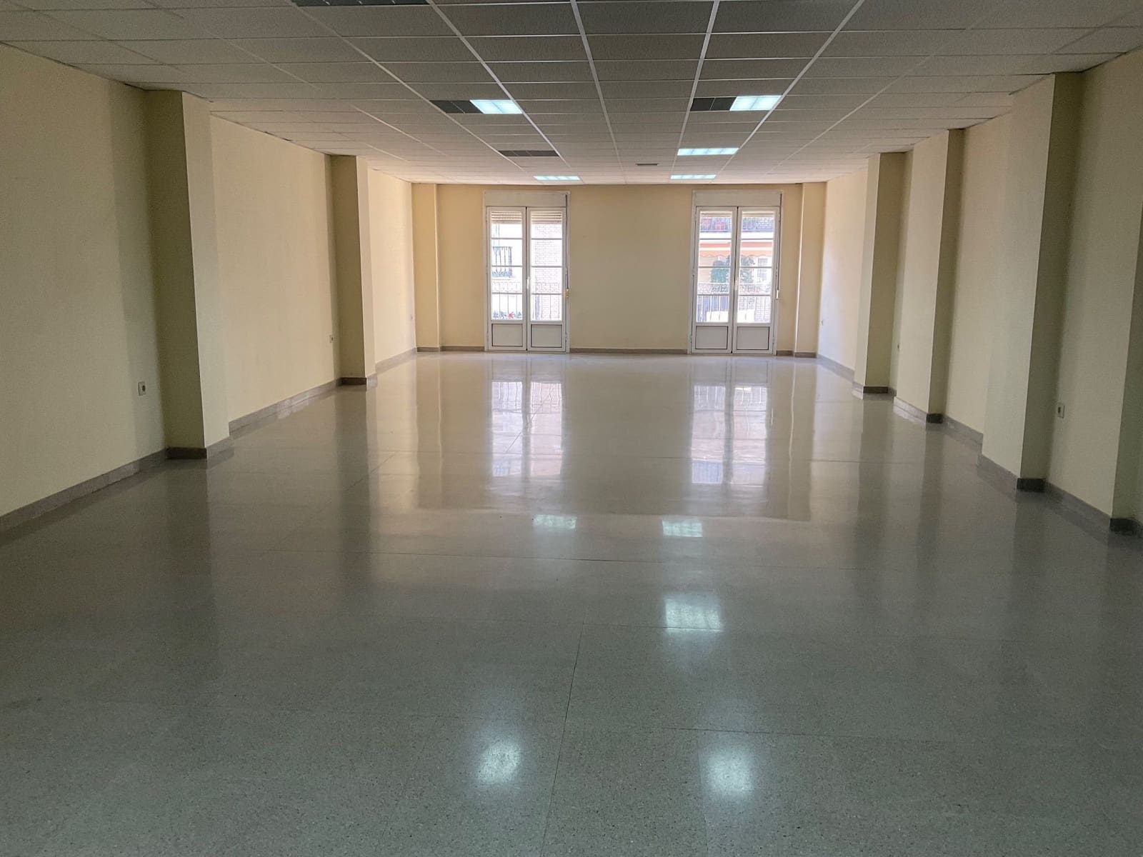 Ufficio da affittare in Antequera - 1.200 € (Rif: 9036338)