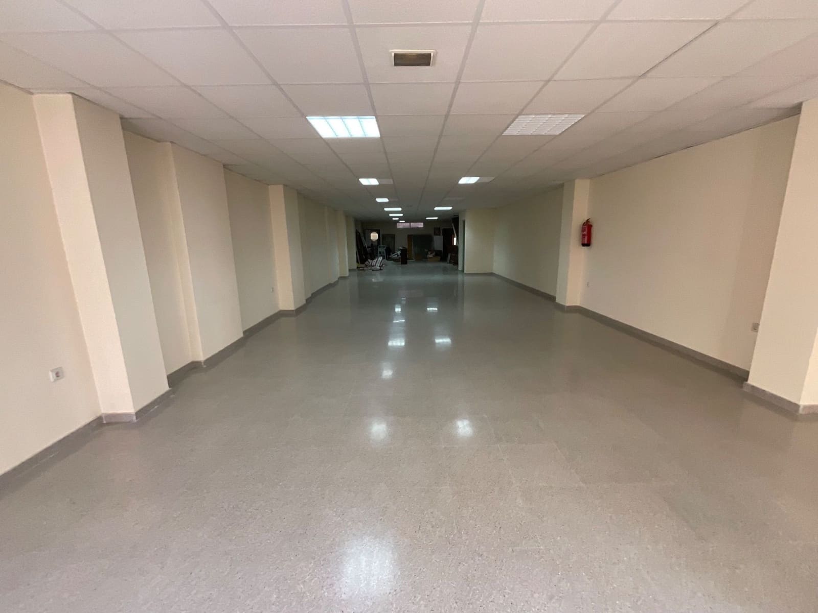 Ufficio da affittare in Antequera - 1.200 € (Rif: 9036338)