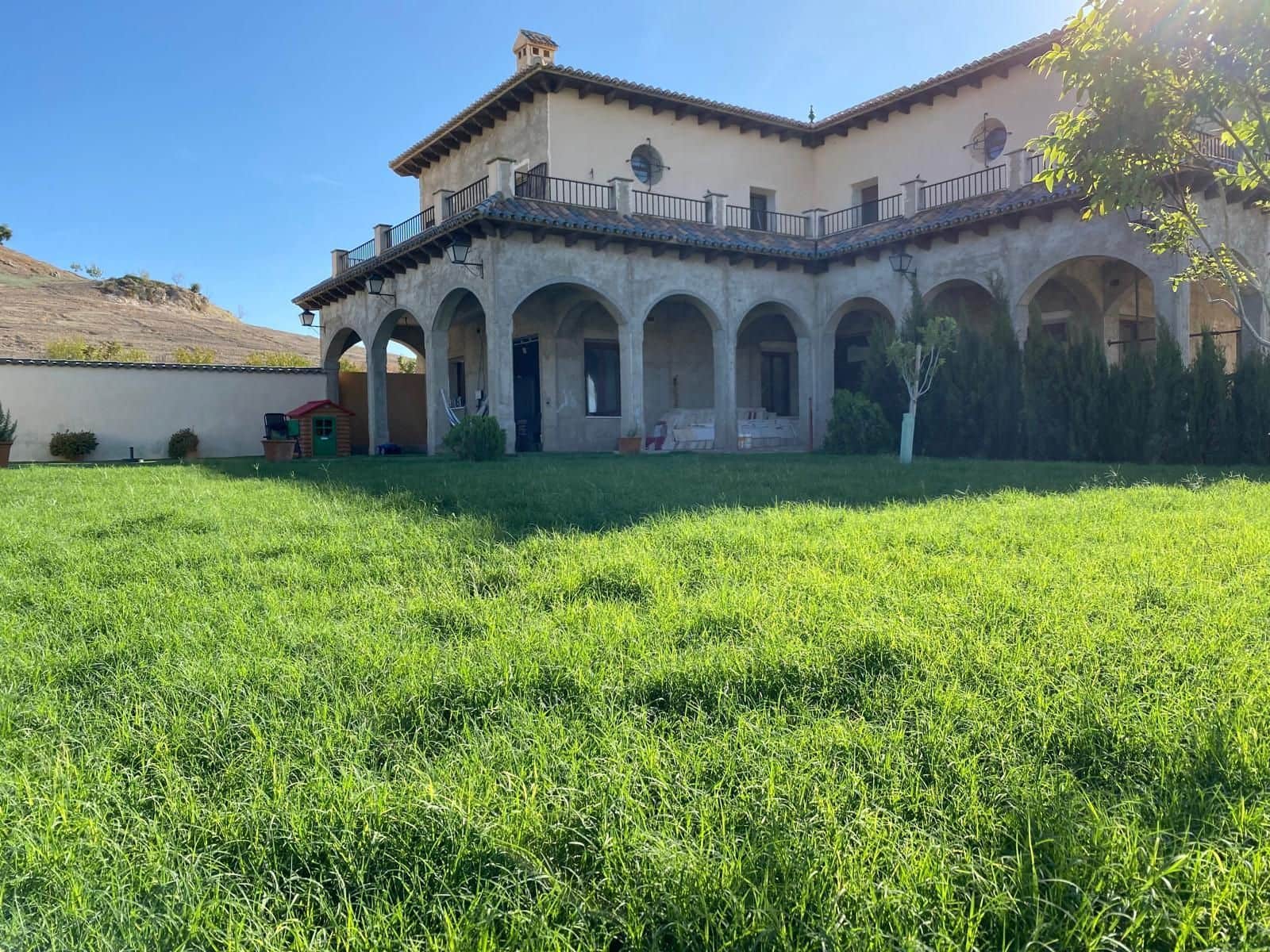 7 soveværelse Finca/Landehus til salg i Osuna med swimmingpool garage - € 2.000.000 (Ref: 9036350)