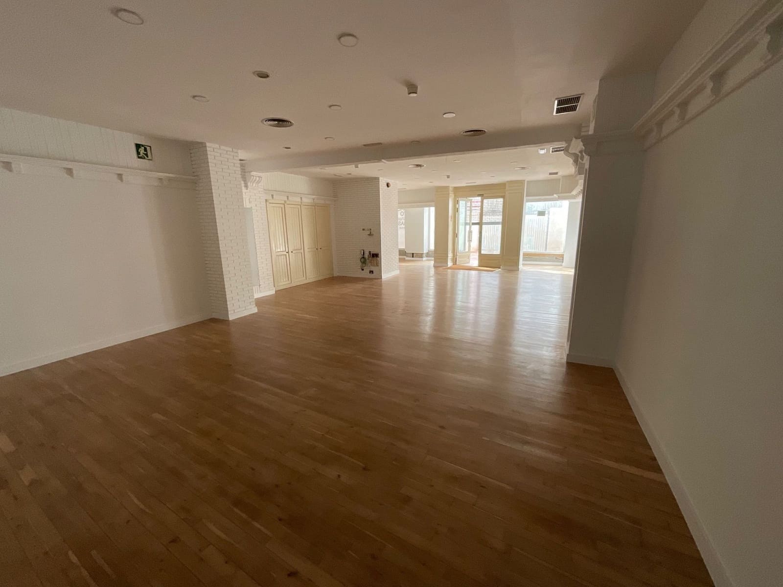 Erhverv til leje i Antequera - € 1.600 (Ref: 9036352)