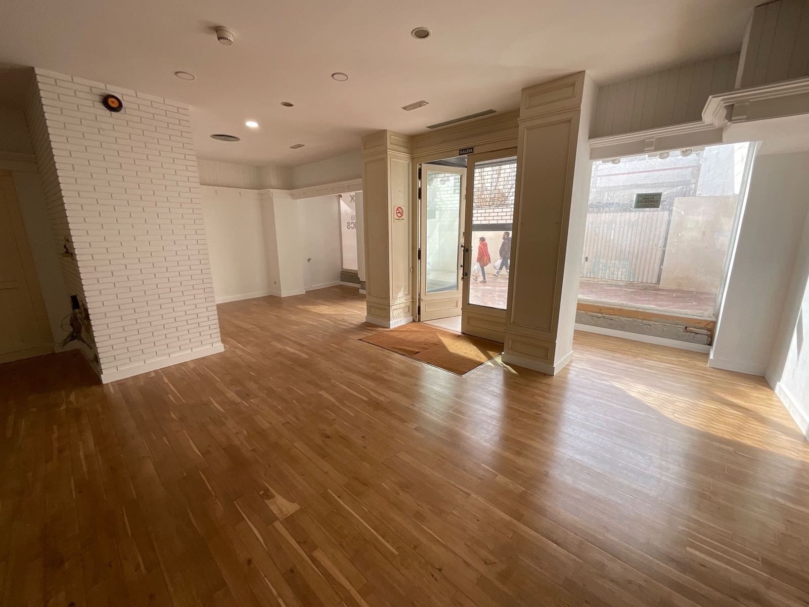 Erhverv til leje i Antequera - € 1.600 (Ref: 9036352)