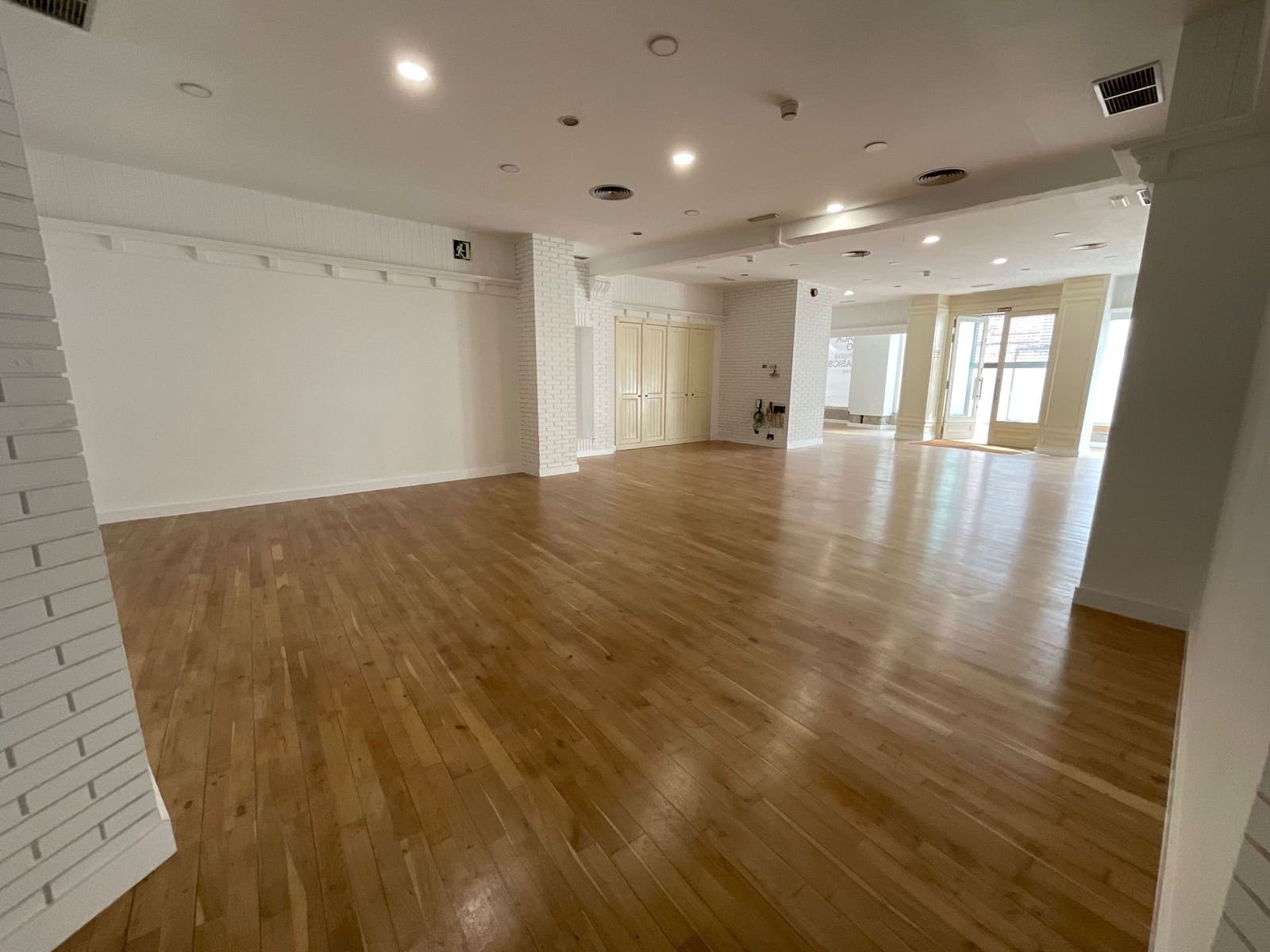 Erhverv til leje i Antequera - € 1.600 (Ref: 9036352)