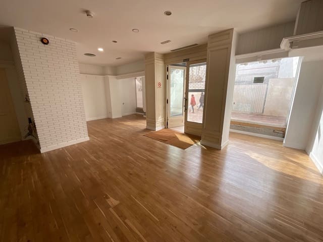 Erhverv til leje i Antequera - € 1.600 (Ref: 9036352)