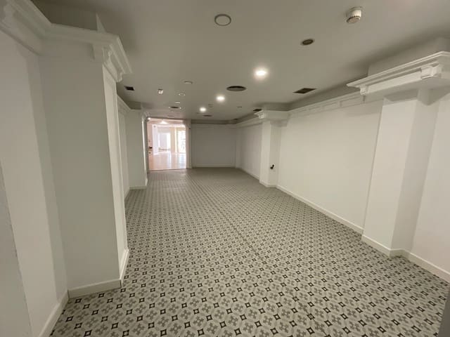 Erhverv til leje i Antequera - € 1.600 (Ref: 9036352)