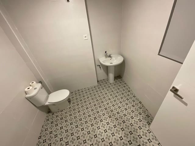 Erhverv til leje i Antequera - € 1.600 (Ref: 9036352)