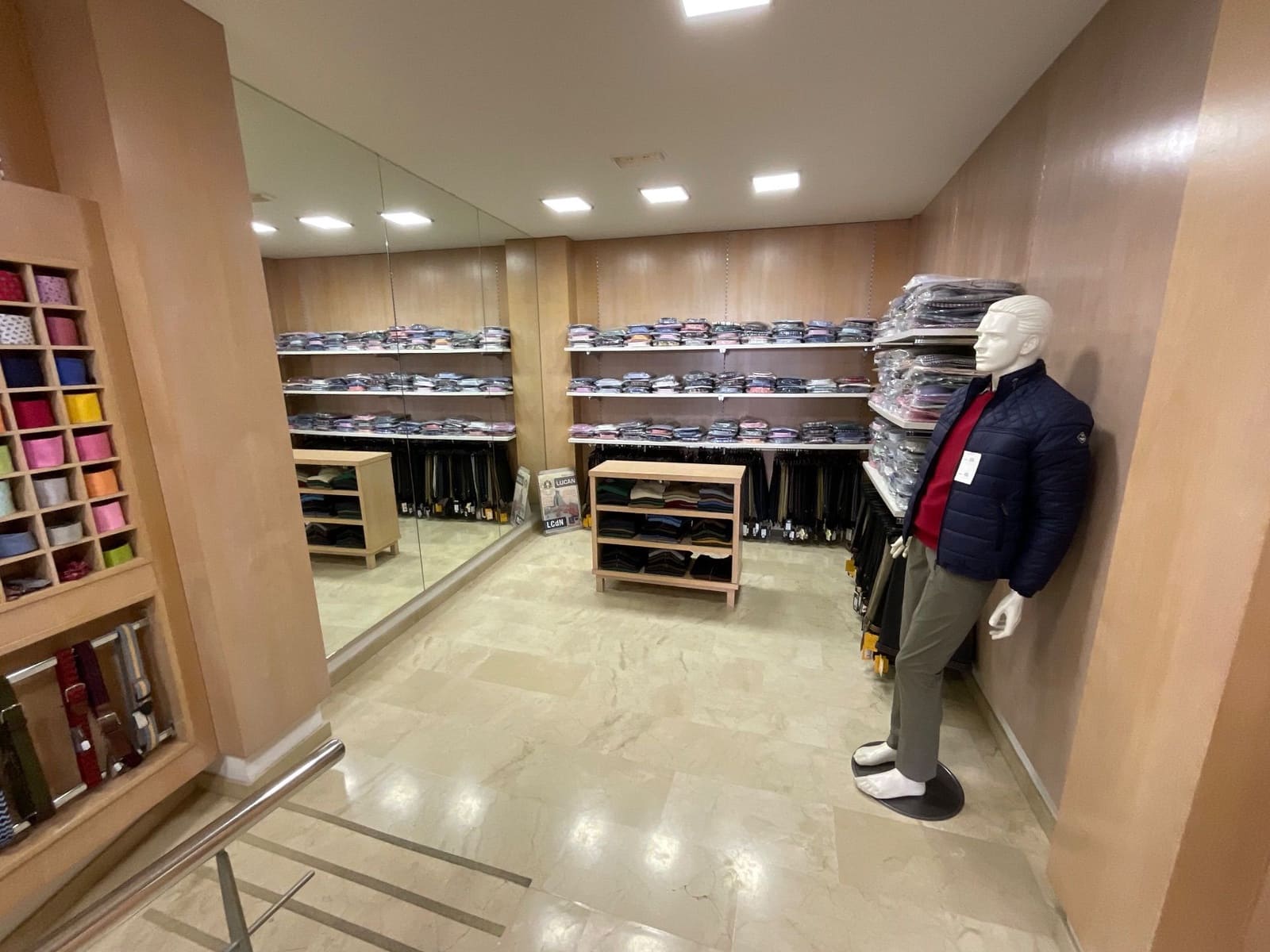 Erhverv til salg i Antequera - € 250.000 (Ref: 9036354)