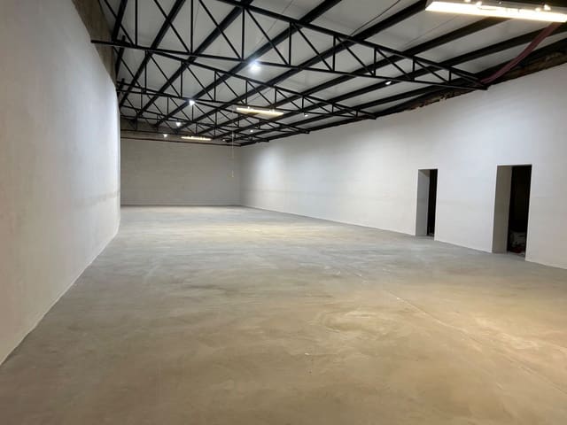 Erhverv til leje i Antequera - € 4.800 (Ref: 9036355)