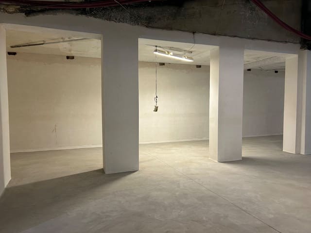 Erhverv til leje i Antequera - € 4.800 (Ref: 9036355)