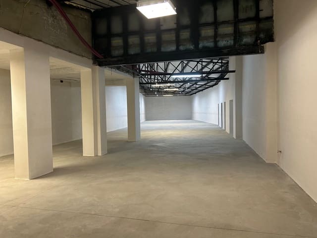 Erhverv til leje i Antequera - € 4.800 (Ref: 9036355)