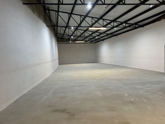 Erhverv til leje i Antequera - € 4.800 (Ref: 9036355)