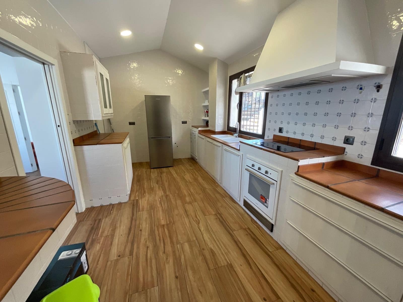 6 soveværelse Villa til leje i Antequera - € 3.000 (Ref: 9036356)