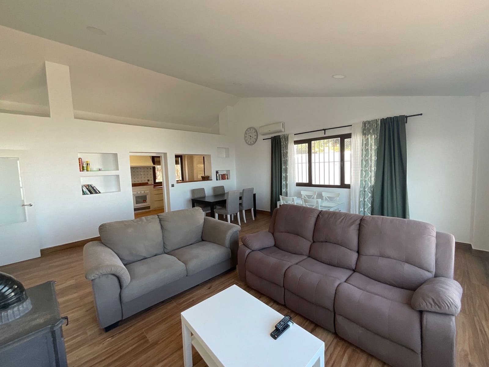 6 soveværelse Villa til leje i Antequera - € 3.000 (Ref: 9036356)