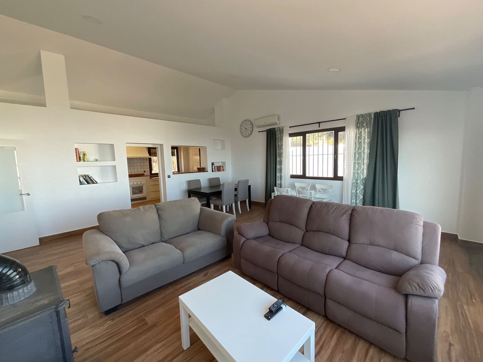 6 soveværelse Villa til leje i Antequera - € 3.000 (Ref: 9036356)