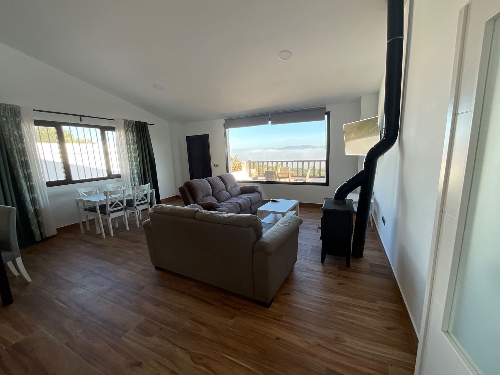 6 soveværelse Villa til leje i Antequera - € 3.000 (Ref: 9036356)