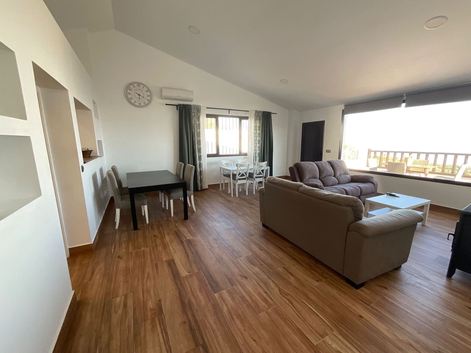 6 soveværelse Villa til leje i Antequera - € 3.000 (Ref: 9036356)