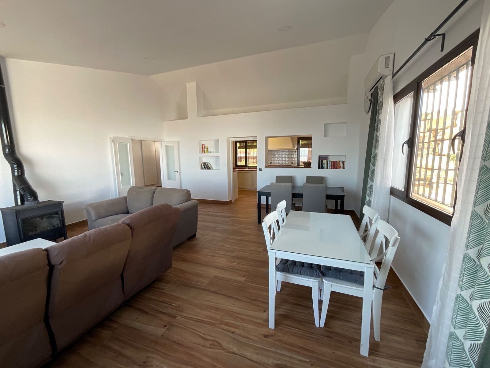 6 soveværelse Villa til leje i Antequera - € 3.000 (Ref: 9036356)