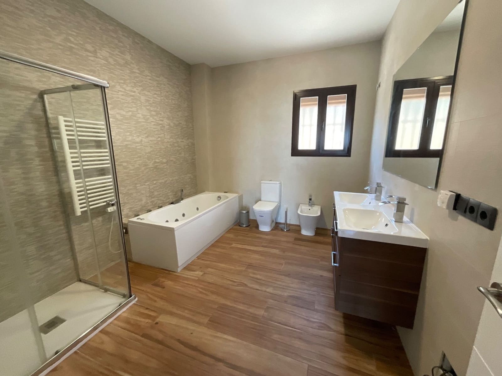 6 soveværelse Villa til leje i Antequera - € 3.000 (Ref: 9036356)