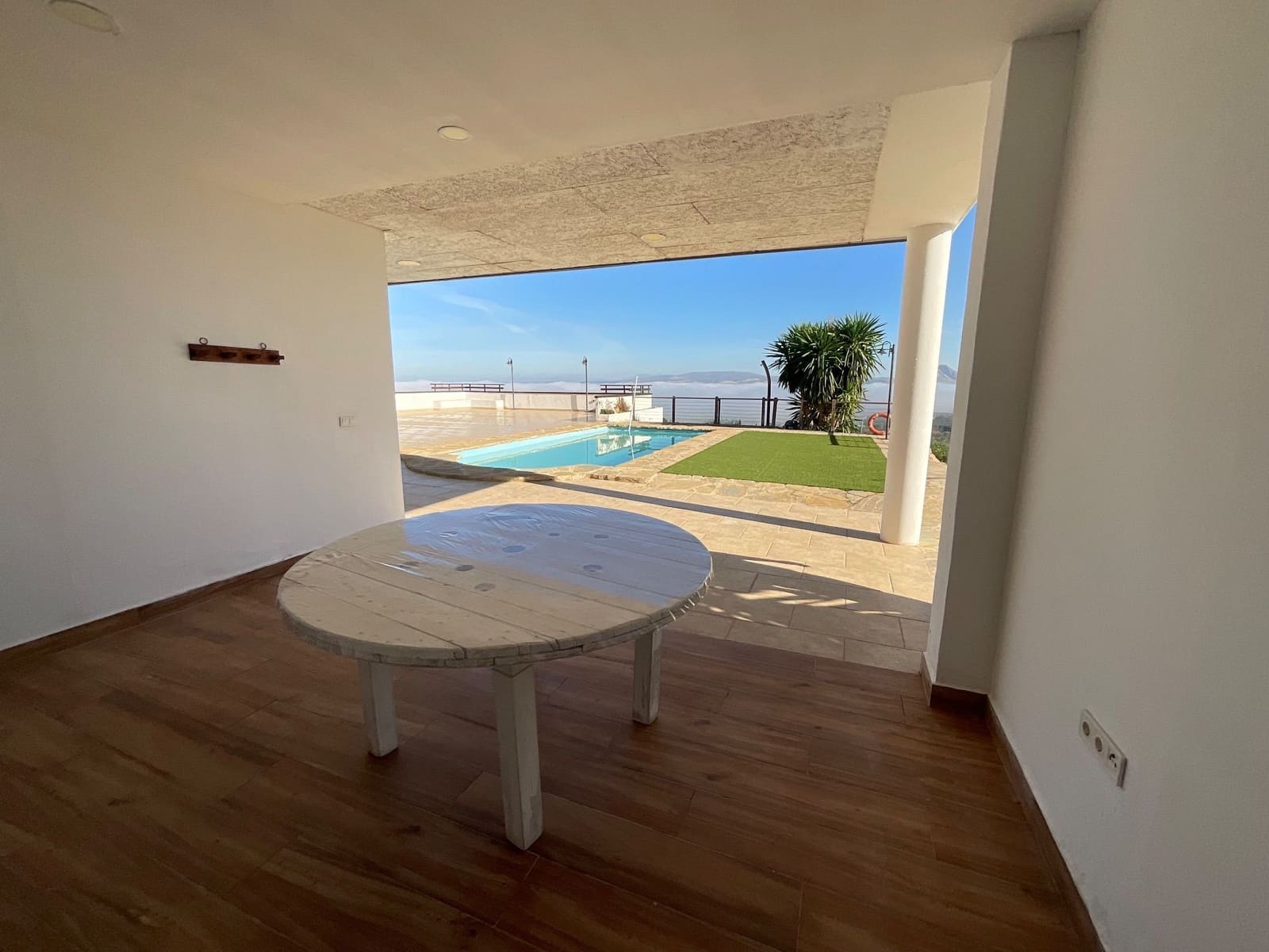 6 soveværelse Villa til leje i Antequera - € 3.000 (Ref: 9036356)