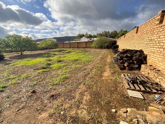 Grunde uden byggetilladelser til salg i Humilladero - € 50.000 (Ref: 9036362)