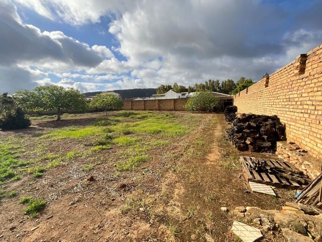 Grunde uden byggetilladelser til salg i Humilladero - € 50.000 (Ref: 9036362)