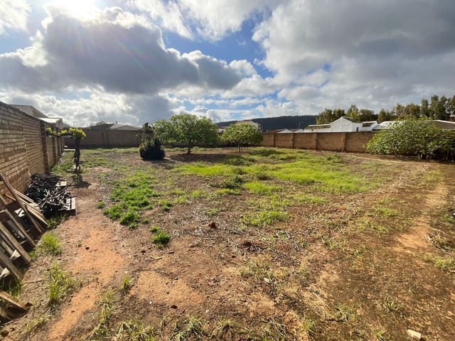 Grunde uden byggetilladelser til salg i Humilladero - € 50.000 (Ref: 9036362)