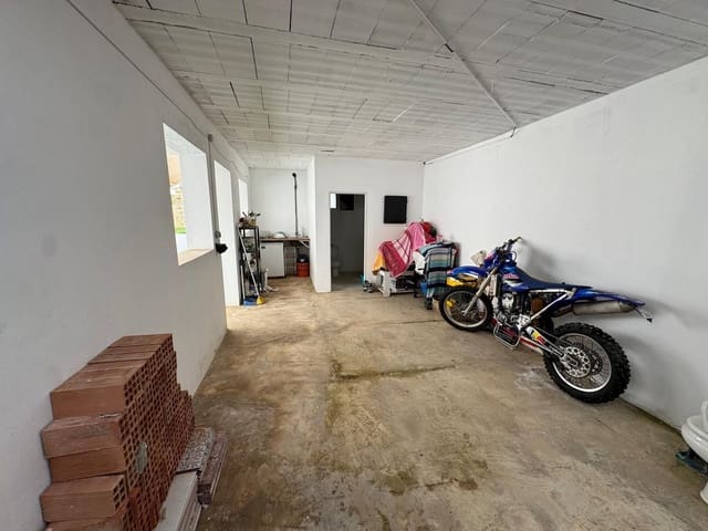 Villa til salgs i Antequera med svømmebasseng - € 79 000 (Ref: 9036363)