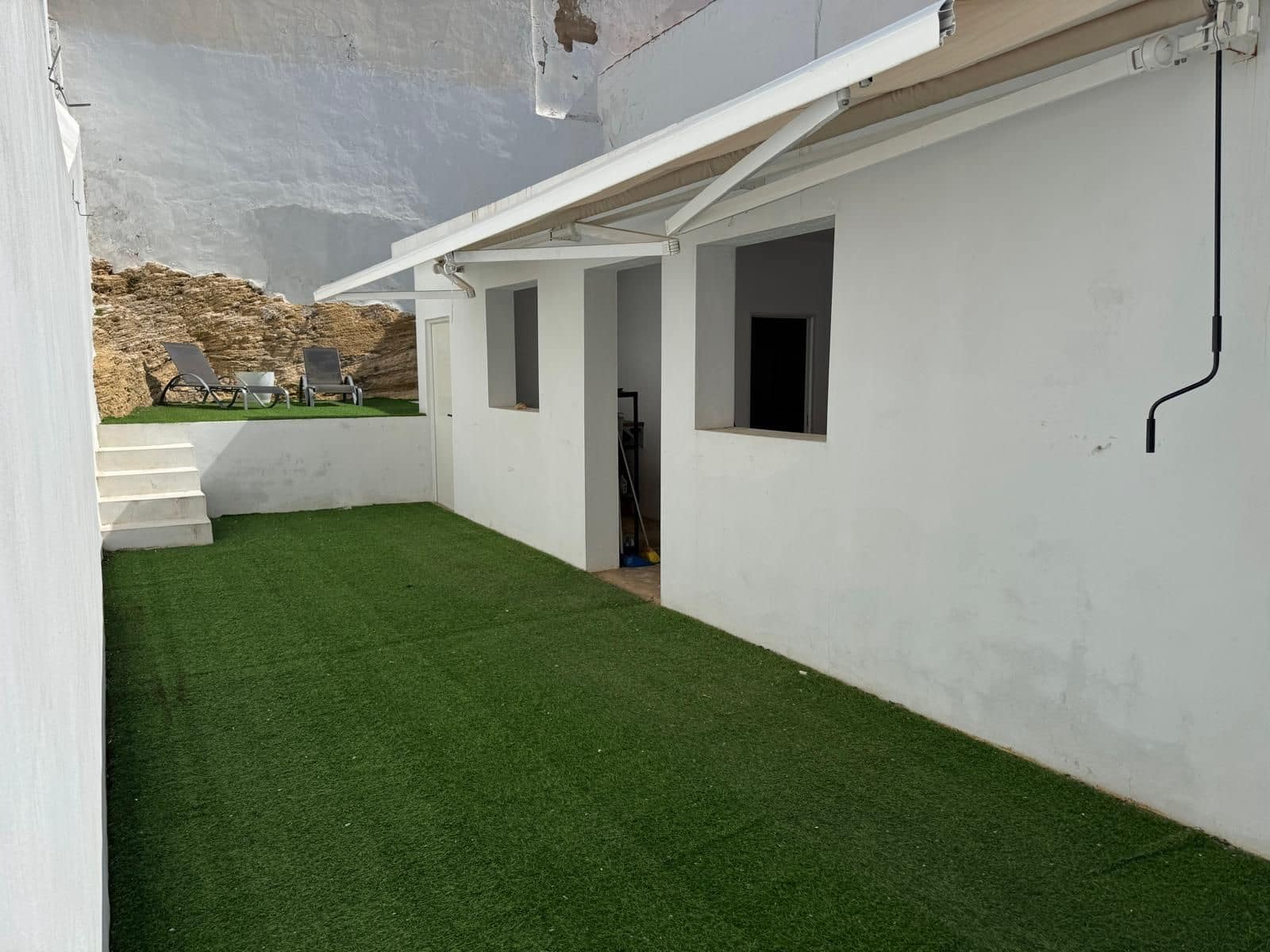 Villa for sale in Antequera with pool - € 79,000 (Ref: 9036363)