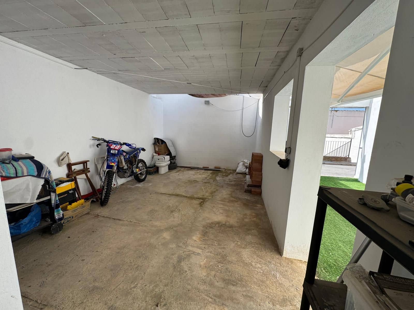 Villa for sale in Antequera with pool - € 79,000 (Ref: 9036363)