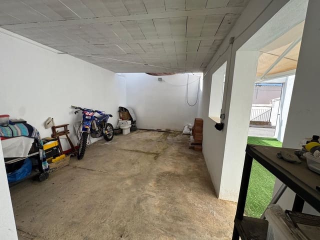 Villa til salgs i Antequera med svømmebasseng - € 79 000 (Ref: 9036363)