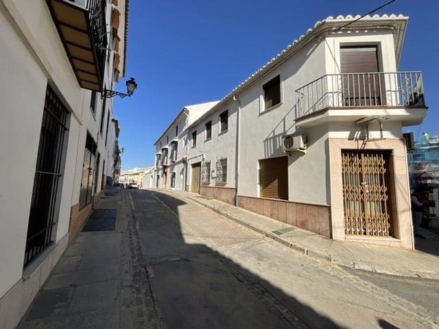 3 slaapkamer Villa te koop in Antequera met garage - € 180.000 (Ref: 9036368)