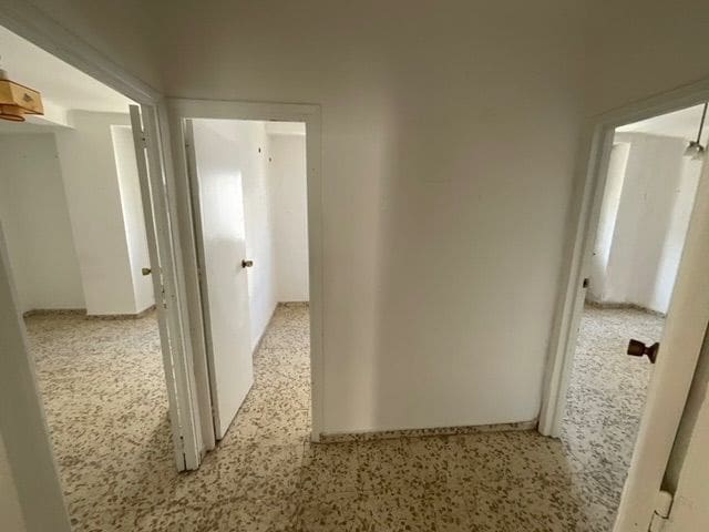 3 slaapkamer Villa te koop in Antequera met garage - € 180.000 (Ref: 9036368)