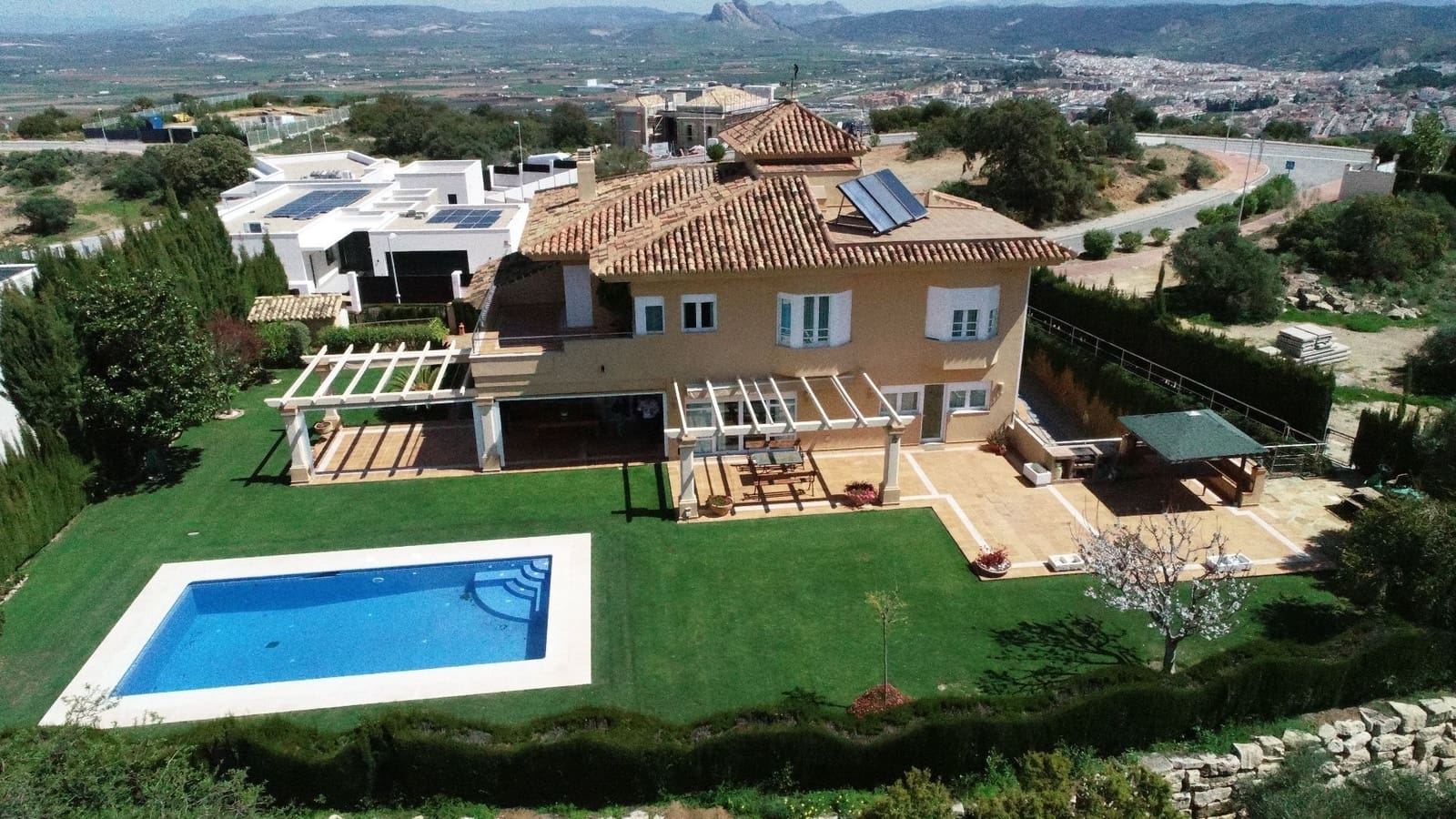 6 soveværelse Villa til salg i Antequera med swimmingpool garage - € 994.000 (Ref: 9036373)