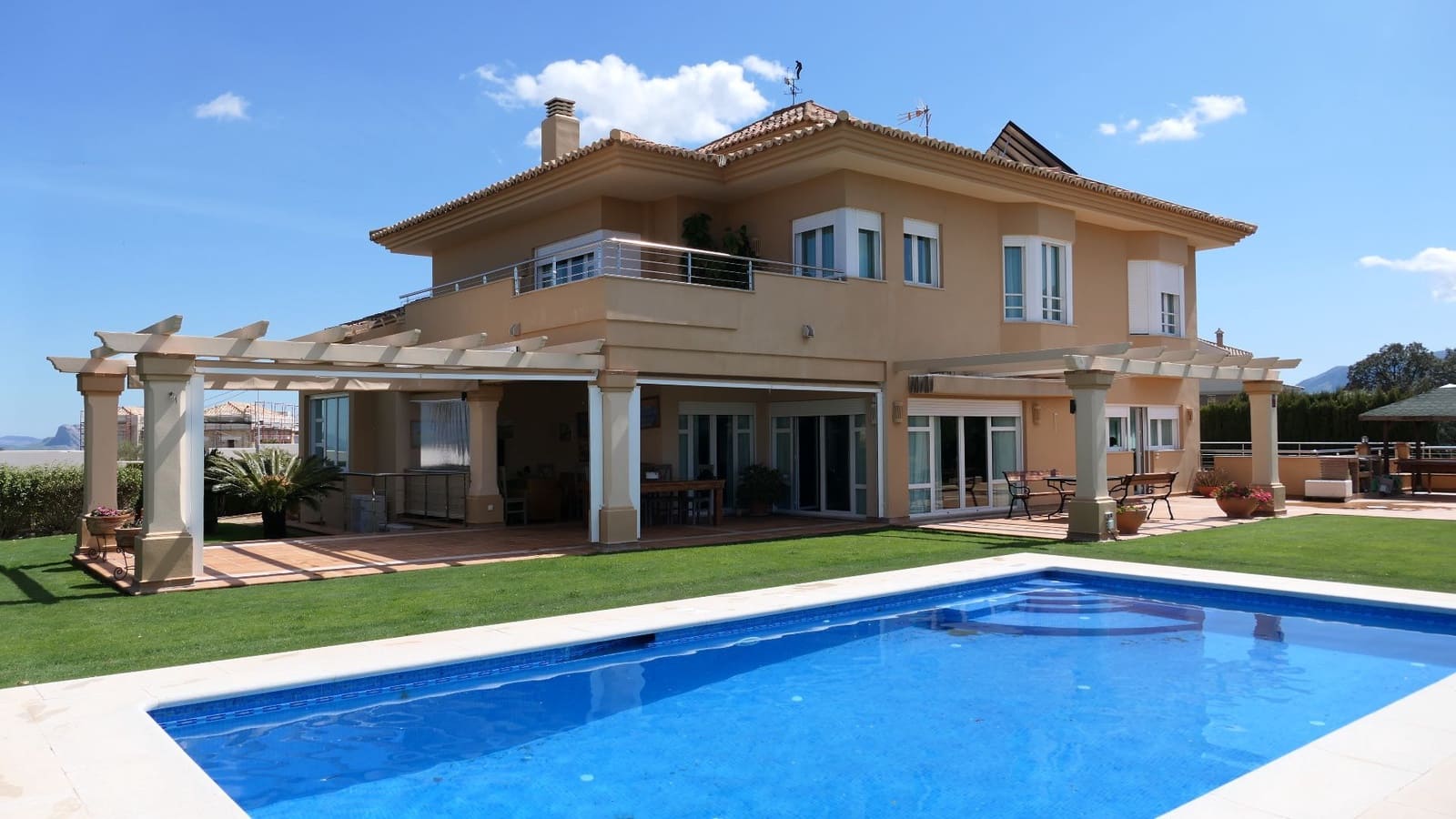 6 soveværelse Villa til salg i Antequera med swimmingpool garage - € 994.000 (Ref: 9036373)