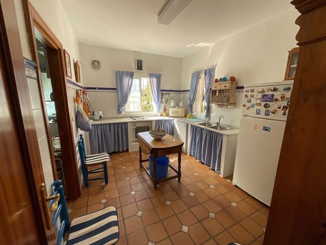 9 soverom Finca/Herregård til salgs i Antequera med svømmebasseng garasje - € 999 990 (Ref: 9058803)