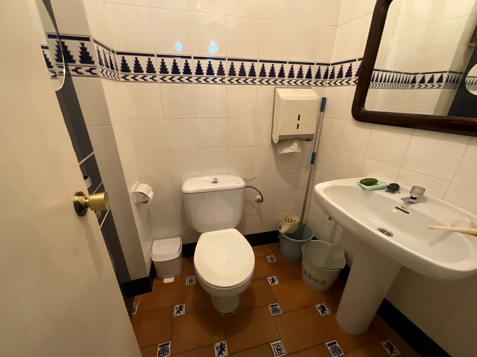 Kommersiell til salgs i Antequera - € 97 000 (Ref: 9228152)