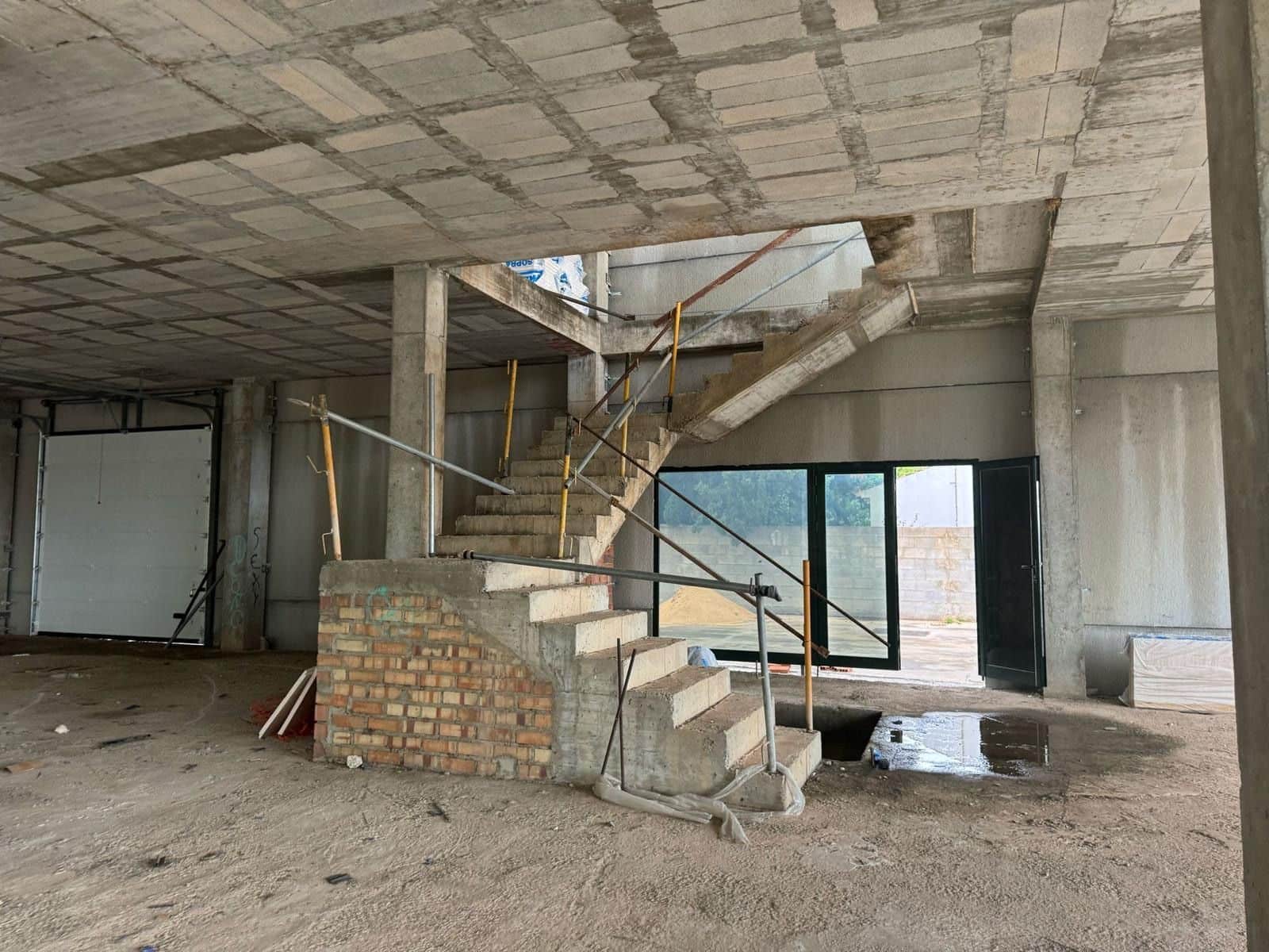 Erhverv til leje i Antequera - € 7.000 (Ref: 9228153)