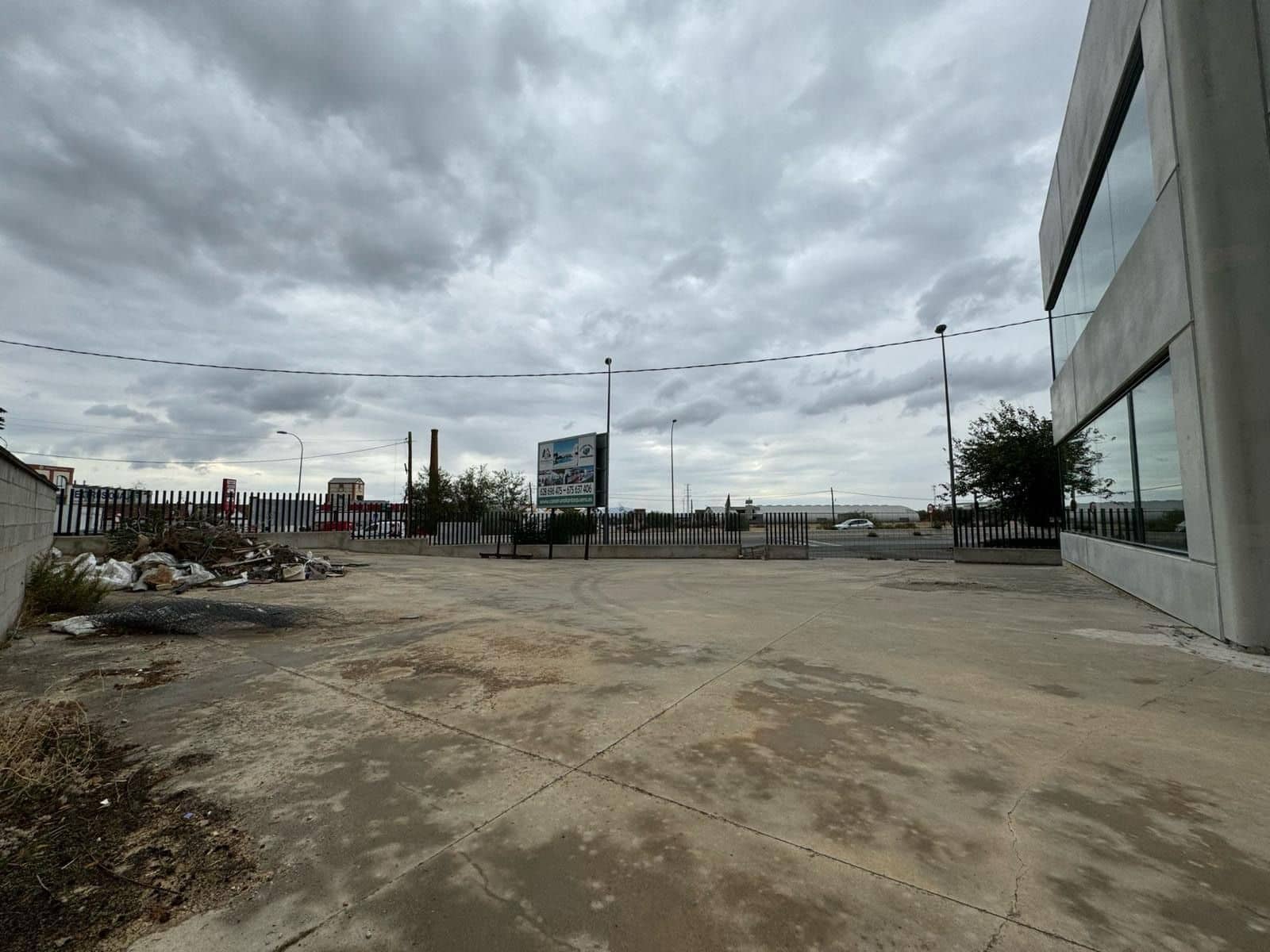 Erhverv til leje i Antequera - € 7.000 (Ref: 9228153)